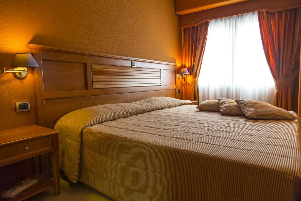 Hotel Futura Centro Congressi Neapol Zewnętrze zdjęcie